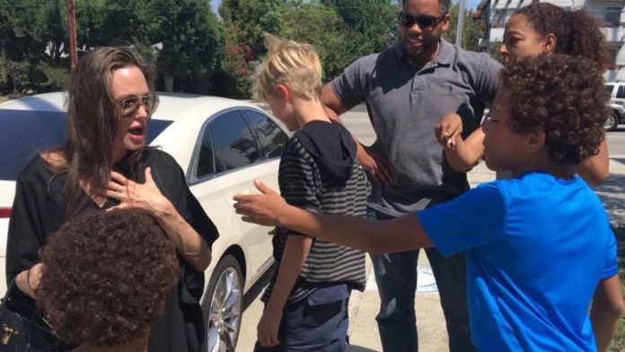 kaneis-den-agoraze-ton-arkoudo-2