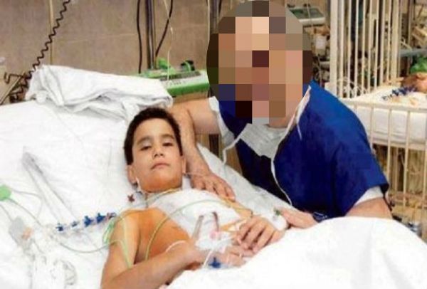Υποκλιθείτε! Αυτός είναι ο Έλληνας γιατρός που έχει χειρουργήσει δωρεάν περισσότερα από 14.000 παιδιά!