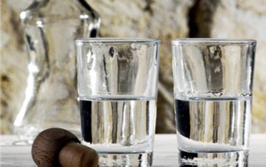 Πίνετε τσίπουρο; Δείτε γιατί πρέπει να το ξανασκεφτείτε πριν το καταναλώσετε!