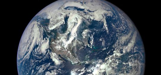 Η NASA δίνει στη δημοσιότητα την πρώτη ενιαία φωτογραφία της Γης από το 1972