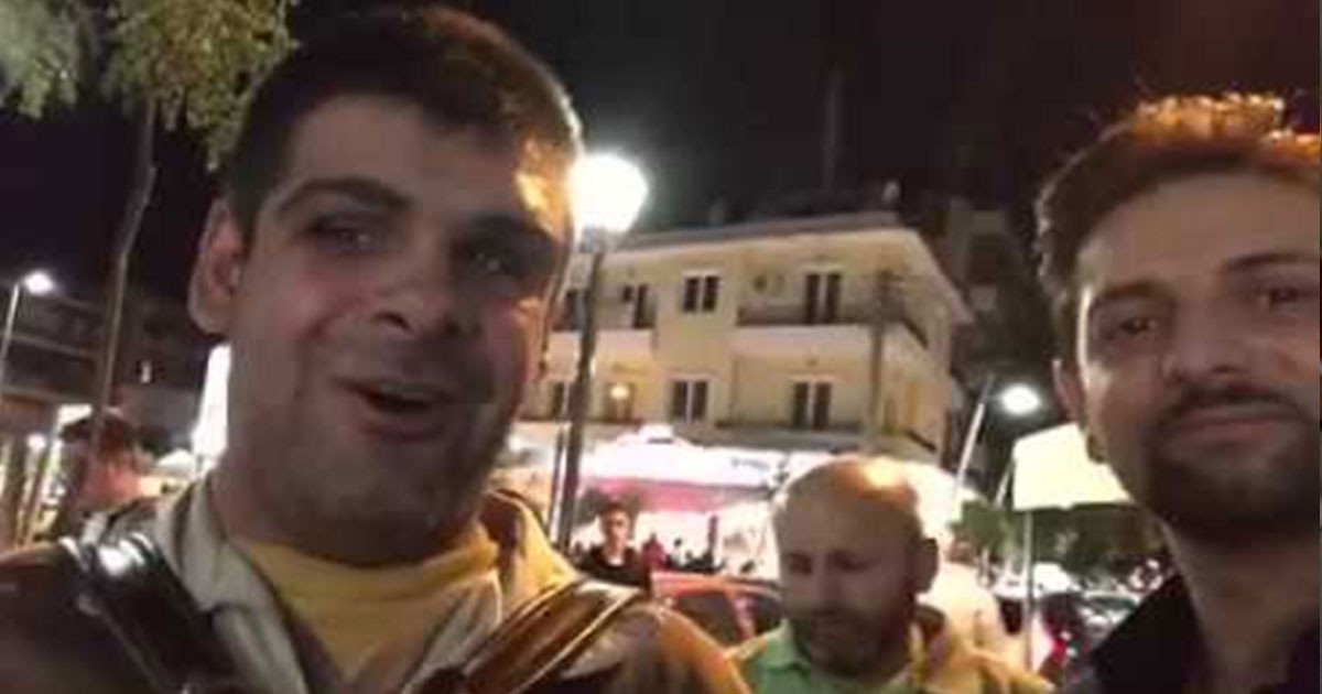 Ο τυφλός τραγουδιστής των «δρόμων», Αντώνης Μερακλής μας δίνει μαθήματα ζωής.