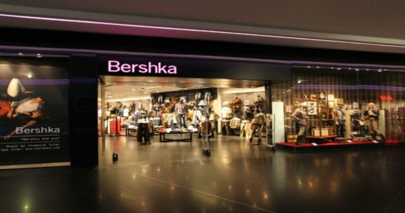 Bershka: Το φόρεμα που έχει τρελάνει και κοστίζει ΜΟΝΟ 16 ευρώ! Τρέξε